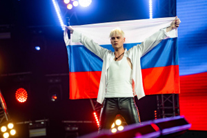 "Дотанцевался": Shaman получил травму во время экстремального трюка на концерте в Кремле
