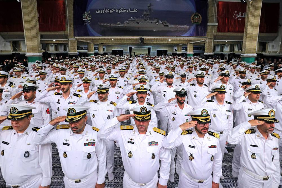 Командиры и экипажи 86-й флотилии ВМС Исламской Республики Иран во время встречи с Высшим руководителем Ирана, 6 августа 2023 года. Фото © ТАСС / Zuma