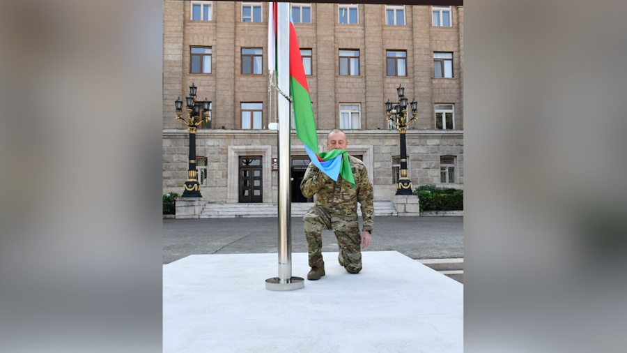 Алиев поднял флаг Азербайджана в Ханкенди (Степанакерте). Обложка © President.az