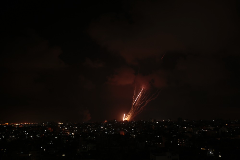 В движении ХАМАС заявили, что ЦАХАЛ атаковала сектор Газа с суши, моря и воздуха