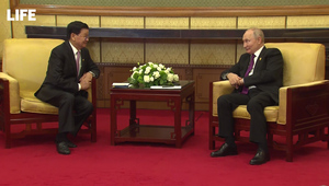 Президент Лаоса перешёл на русский во время встречи с Путиным