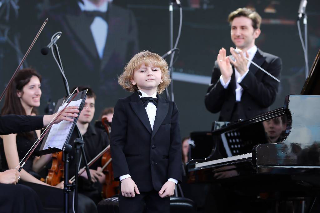 На конкурсе пианистов в США выиграл 12-летний россиянин Елисей Мысин