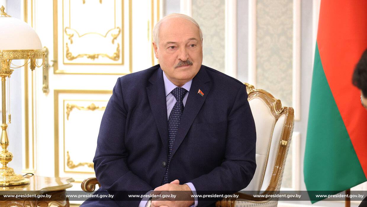 Лукашенко снял с Минска обязательства по военному арсеналу у границ Польши и Чехии