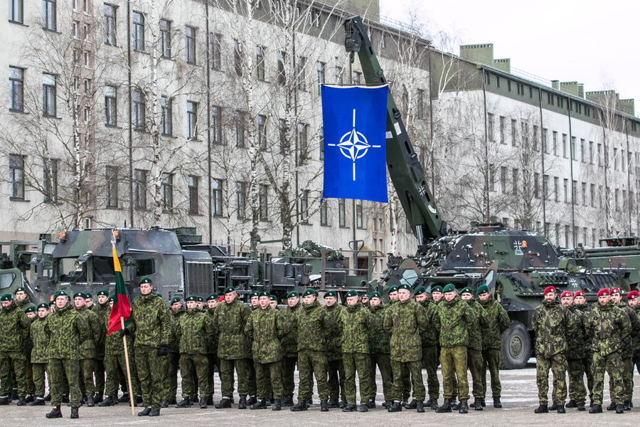 На саммите НАТО было принято решение об увеличении численности передовых групп и сил быстрого реагирования. Фото © Shutterstock
