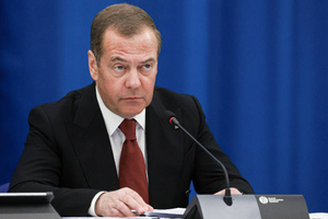 "Без анестезии кастрировала себя": Медведев предрёк Европе тяжёлые времена