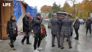 На Ваганьковском кладбище в Москве состоялись похороны композитора Гладкова