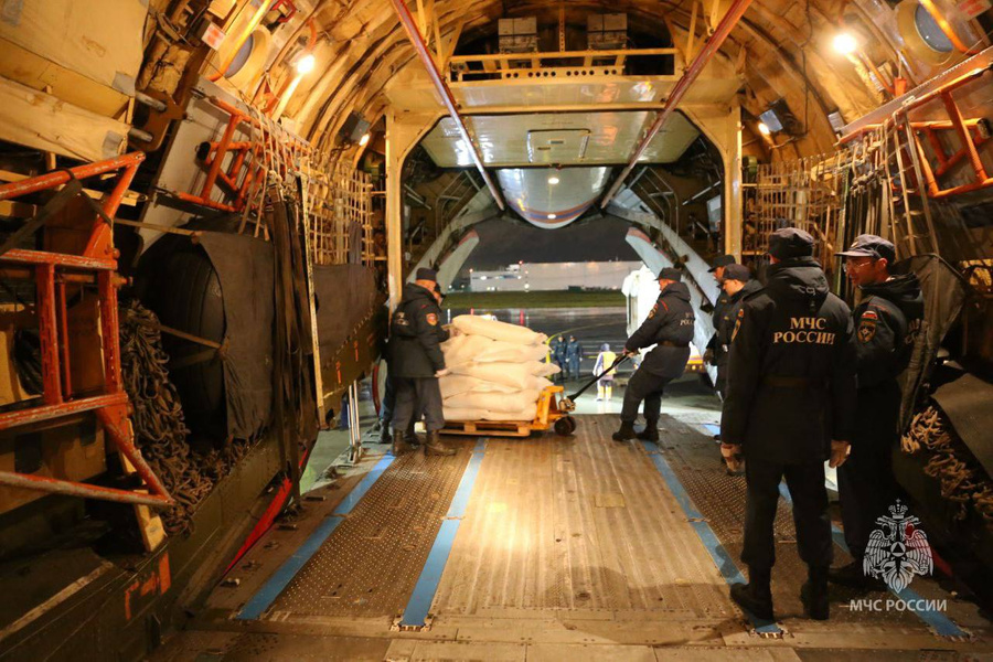 МЧС РФ доставит 27 тонн гуманитарной помощи для населения сектора Газа. Обложка © t.me / МЧС России