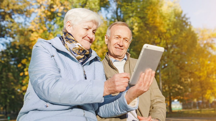 Осенью пенсионеры могут получить дополнительные компенсации. Обложка © Shutterstock