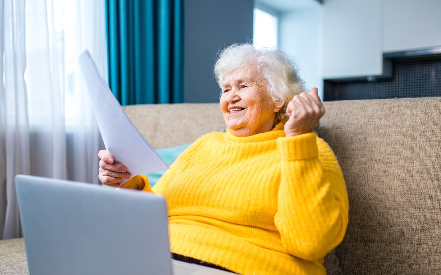 Пенсионеры могут получить компенсации за услуги ЖКХ. Фото © Shutterstock