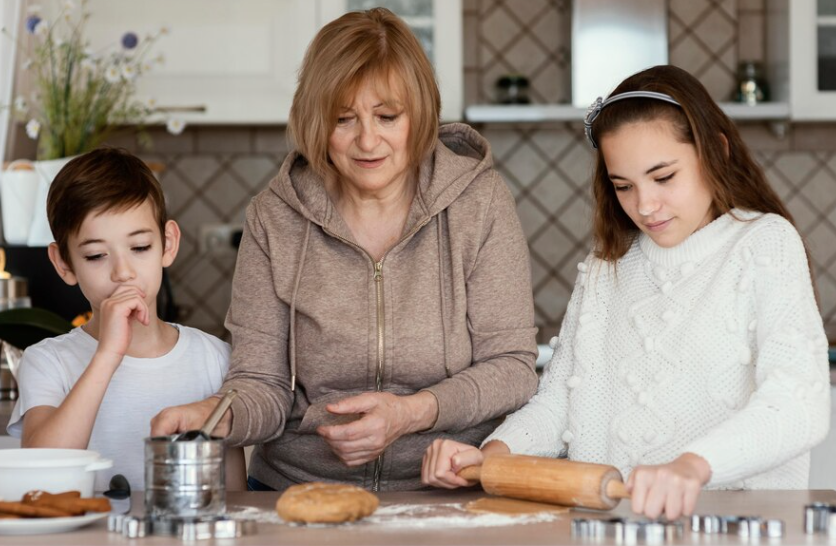 Некоторые филологи убеждены, что слово "тёща" образовано от глагола "утешать". Фото © freepik 