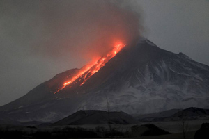 Камчатский вулкан выбросил пепел на высоту 4,5 км
