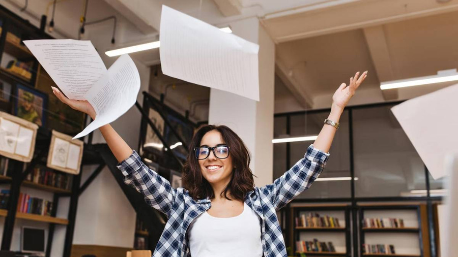 26 октября отмечается День без бумаги. Фото © Freepik / lookstudio