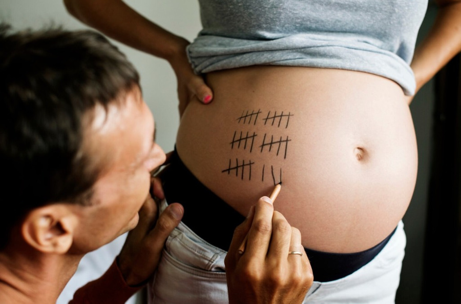 Что значит чужая беременность во сне, трактовка эмоций. Фото © Freepik / rawpixel.com