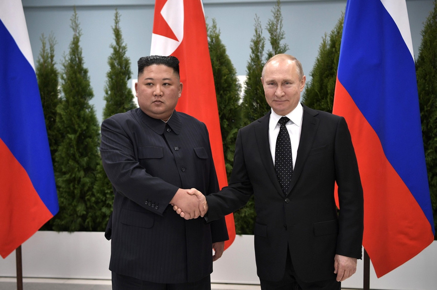 Лидер КНДР Ким Чен Ын и президент России Владимир Путин. Обложка © kremlin.ru