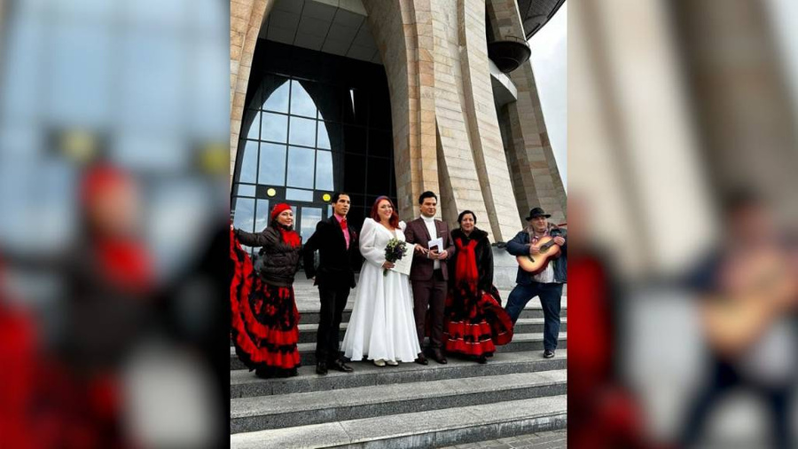 В Татарстане 53-летняя женщина вышла замуж за приёмного 22-летнего сына. Фото © VK / Айсылу Чижевская