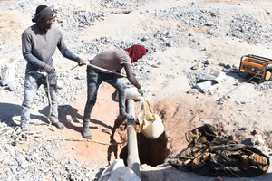 Неизвестные захватили и удерживают под землёй сотни работников шахты в ЮАР