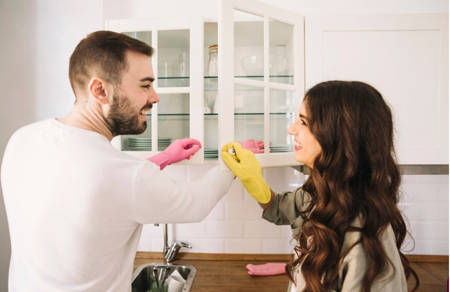 Jak spravedlivě rozdělit domácí práce: 5 životních triků pro páry. Foto © Freepik