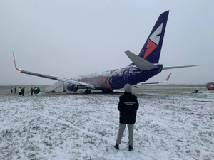 Самолёт выкатился за пределы полосы при посадке в аэропорту Перми