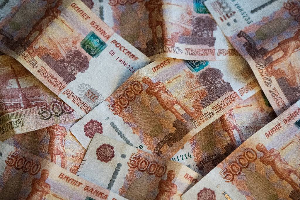 В Волгоградской области местного чиновника поймали на взятке в 100 тысяч рублей
