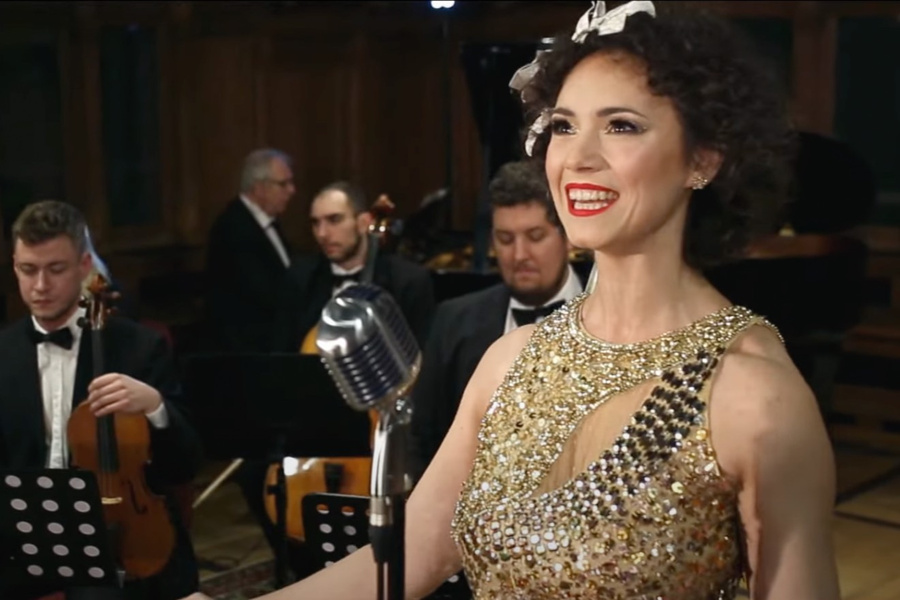 Польская певица Кристина Дурис. Обложка © YouTube / Krystyna Durys