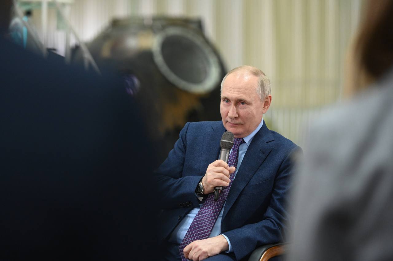 Путин пообещал подумать о льготной ипотеке для работников космической отрасли