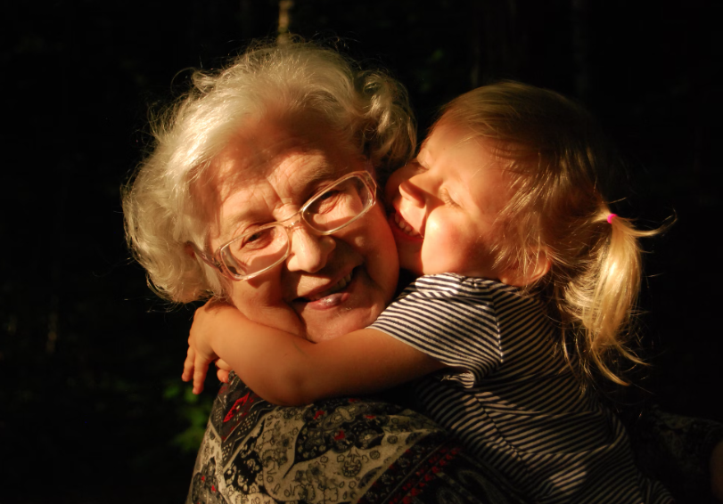 Что подарить бабушке? Задачка не из лёгких. Фото © Ekaterina Shakharova / Unsplash 