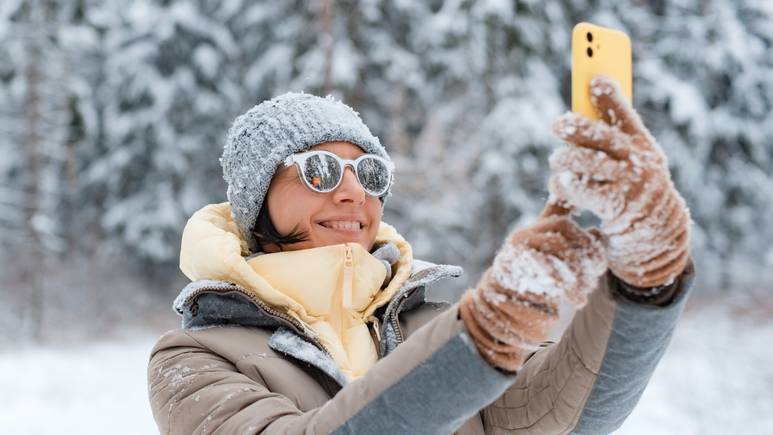 Россиянам дали пять советов, которые не дадут телефону разрядиться на холоде