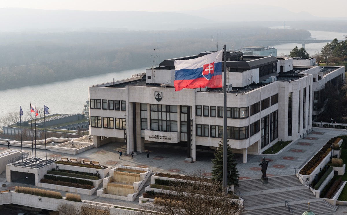 Словакия решила пересмотреть оборонное соглашение с США