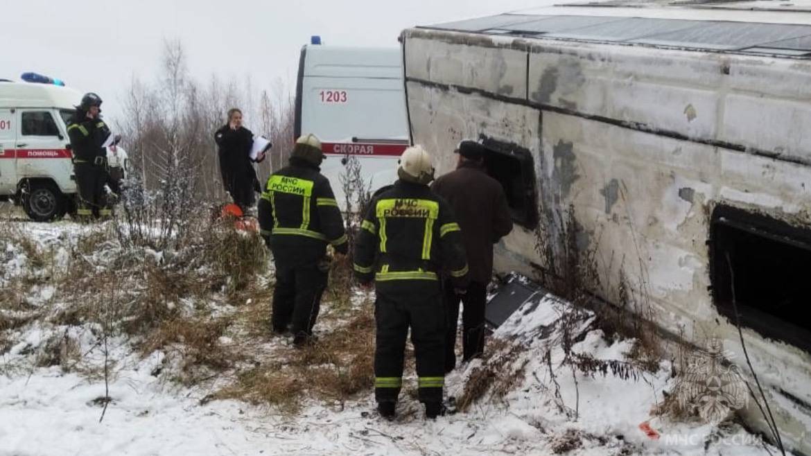 В Ивановской области при опрокидывании автобуса пострадало шесть человек