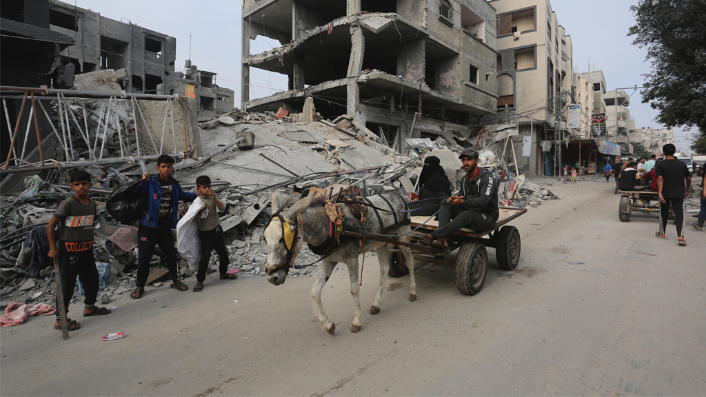 Израиль пообещал пропустить в сектор Газа грузовики с едой, водой и лекарствами