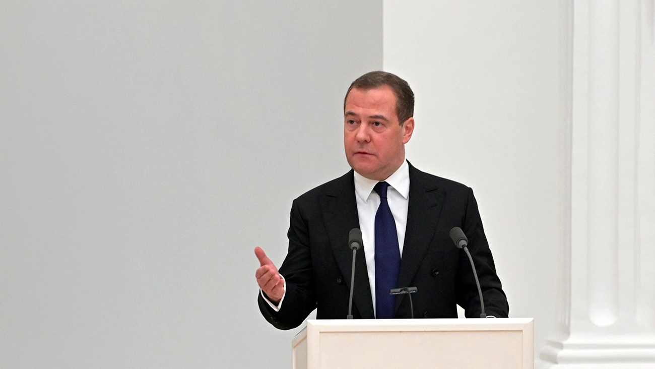 Медведев предрёк договорённость России с США и исчезновение 