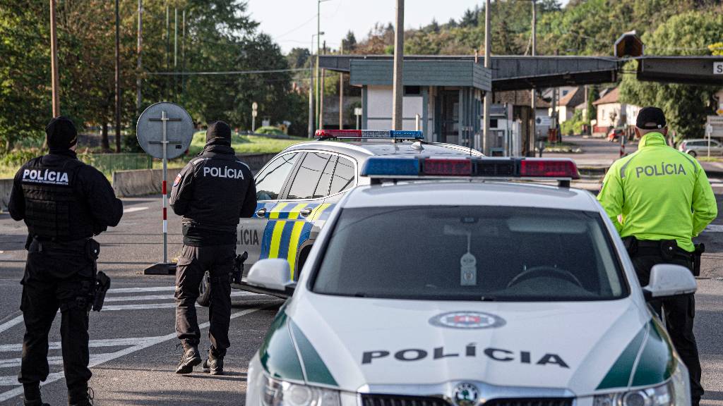 Словакия выставит патрули на границе с Венгрией для борьбы с нелегалами