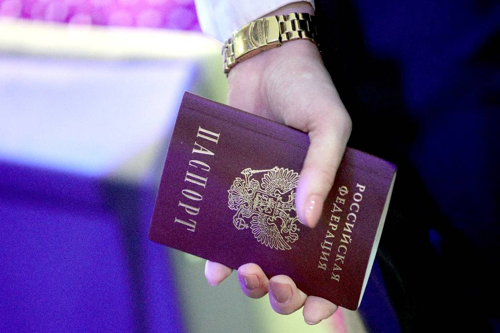 Потерявшая паспорт петербурженка обнаружила себя замужем за африканцем