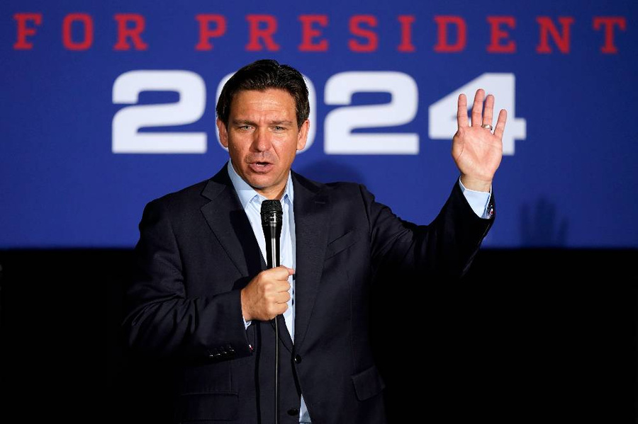Кандидат в президенты США от Республиканской партии губернатор штата Флорида Рон Десантиc. Фото © ТАСС / AP / Charlie Neibergall