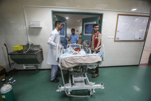 Беременным женщинам в Газе вынуждены делать кесарево сечение без анестезии