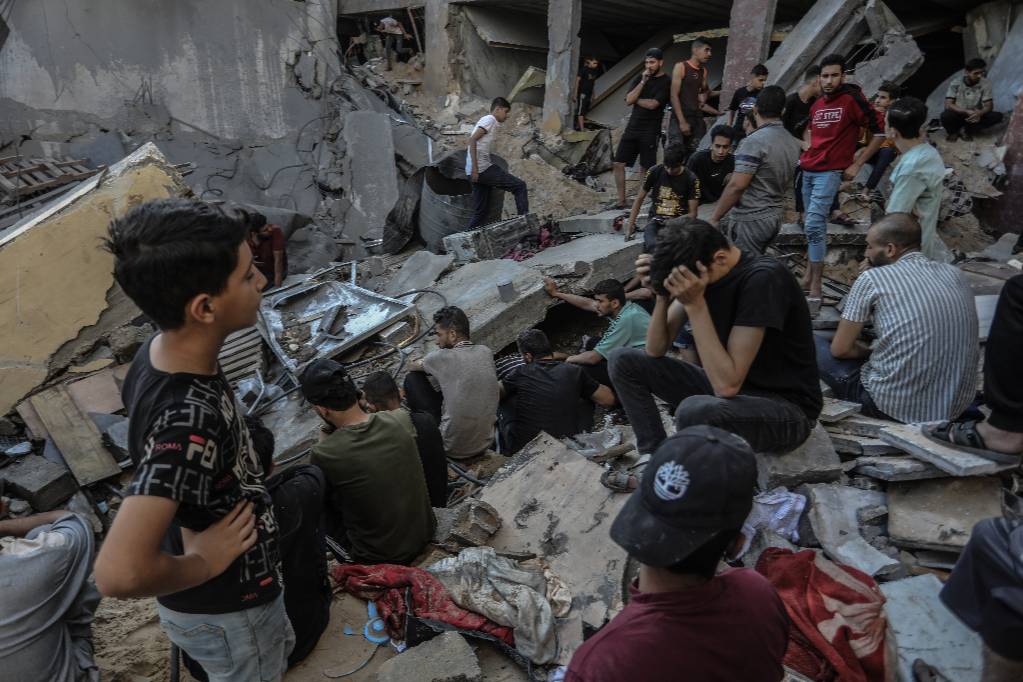 Много женщин и детей: Удар Израиля по лагерю беженцев в Газе унёс сотни жизней