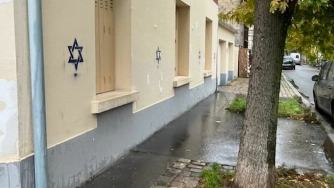 Во Франции вслед за Германией стали помечать дома евреев звездой Давида