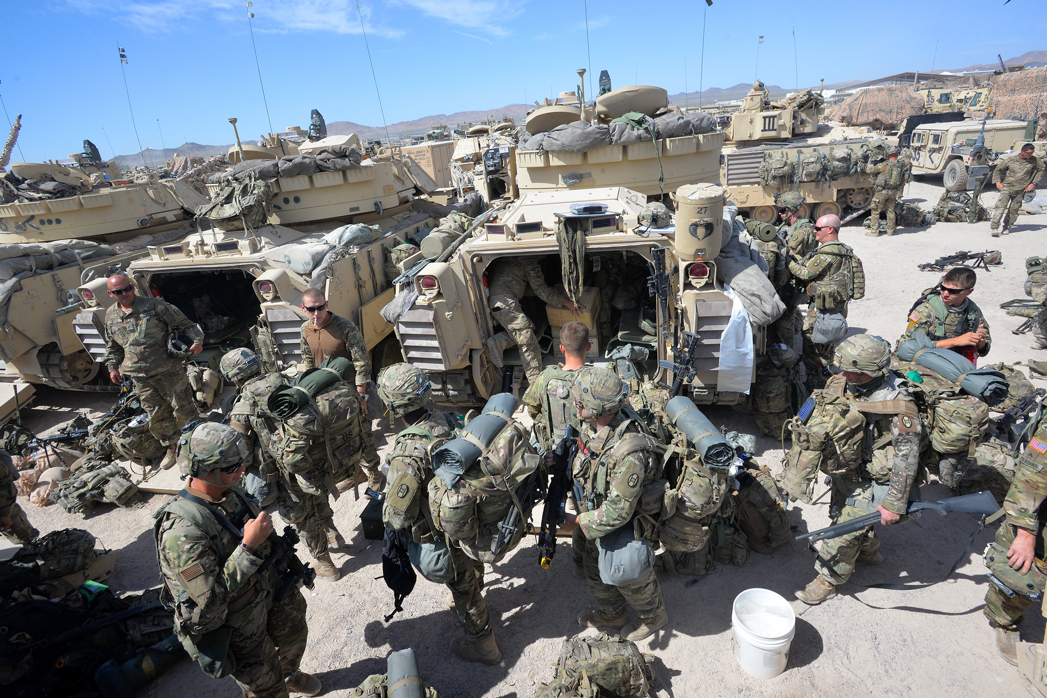 США отправляют на Ближний Восток сотни солдат