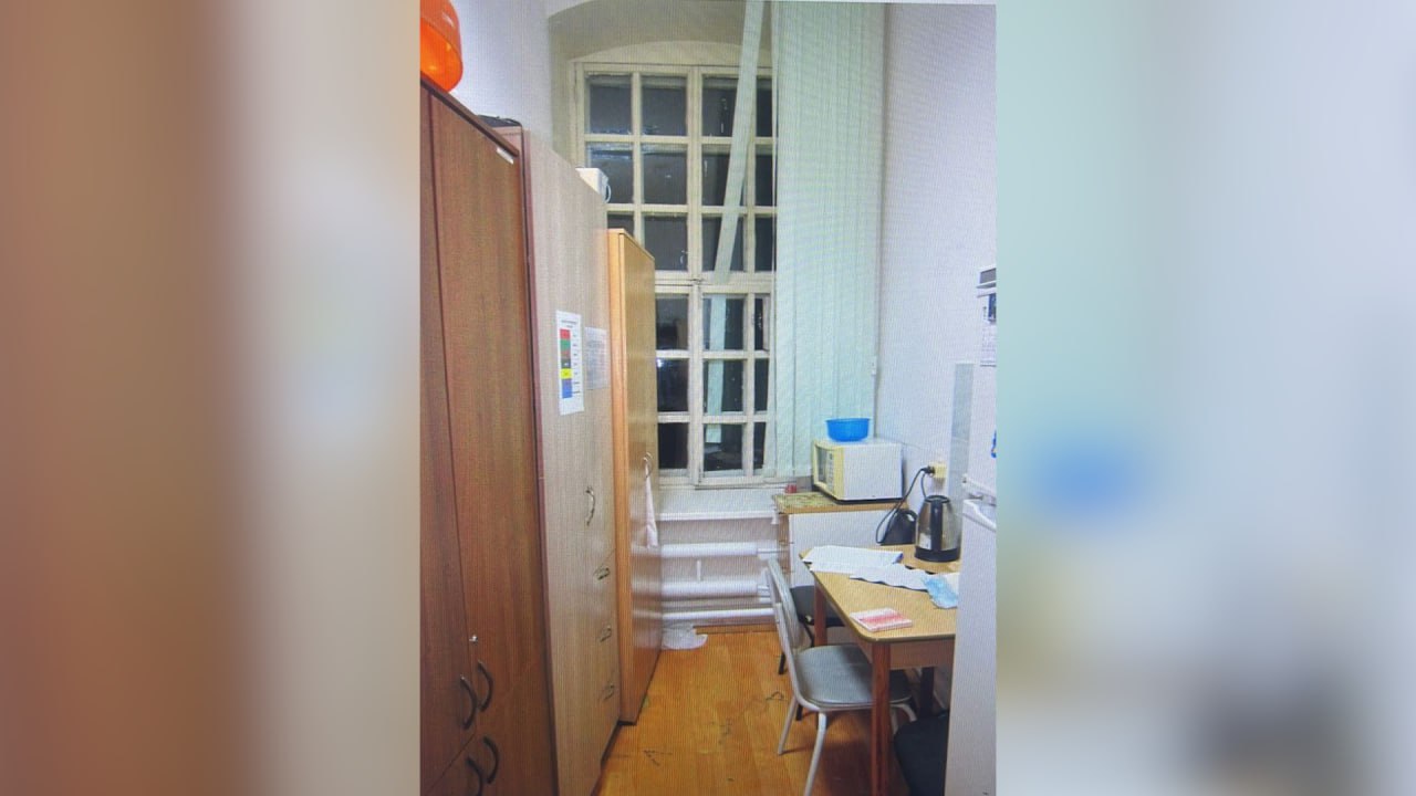 Место, где пациент новосибирской психбольницы напал на медсестру. Фото © Telegram / "СУ СК России по Новосибирской области"