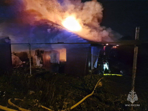 Два человека погибли при пожаре в частном доме в Южно-Сахалинске