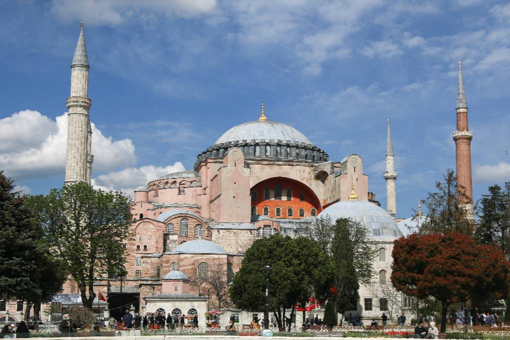 Вход в Айя-Софию в Стамбуле станет платным для иностранцев