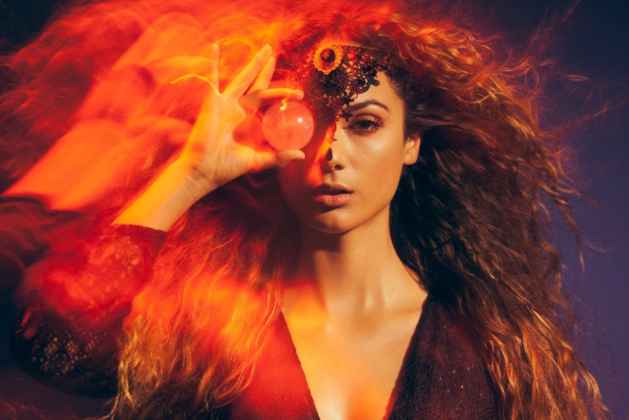 2 ноября отмечается День "Станьте экстрасенсом". Фото © Shutterstock