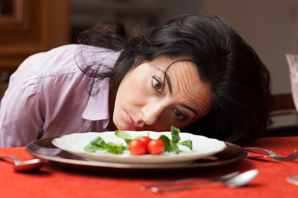 Диетолог объяснила, в чём опасность отказа от обедов и ужинов ради похудения