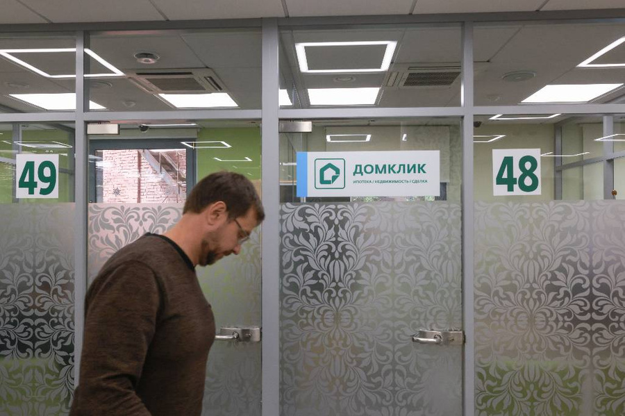 Банк России в октябре повысил надбавки к коэффициентам риска по ипотечным кредитам. Фото © ТАСС / Владимир Гердо