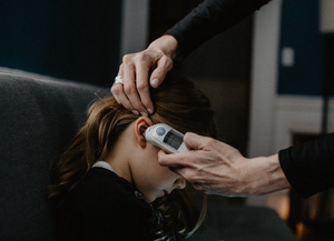 Быть беде: Педиатр призвала бабушек и дедушек не лечить внуков "картофельными" ингаляциями