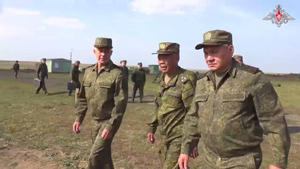 Шойгу проверил подготовку военных и добровольцев на полигонах ЮВО