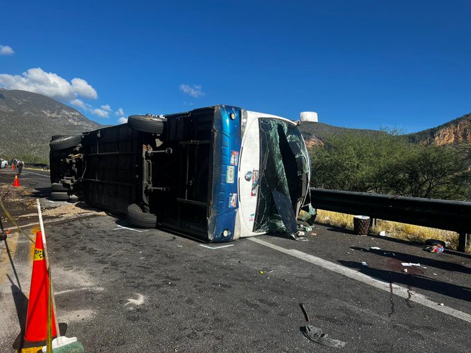 В перевернувшемся автобусе с мигрантами на юге Мексики погибли 17 человек