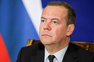 "Так держать!": Медведев "похвалил" Шольца за спад в экономике ФРГ