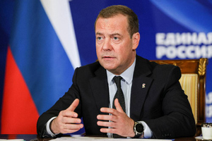 Медведев призвал США заниматься деэскалацией конфликта в Израиле, а не Украиной