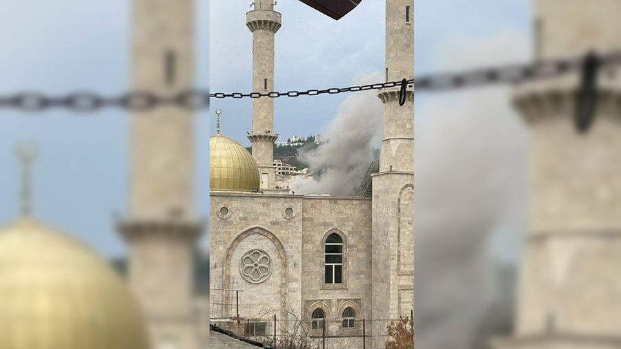 Последствия обстрела мечети Кадырова под Иерусалимом. Обложка © Telegram / Израиль по-русски